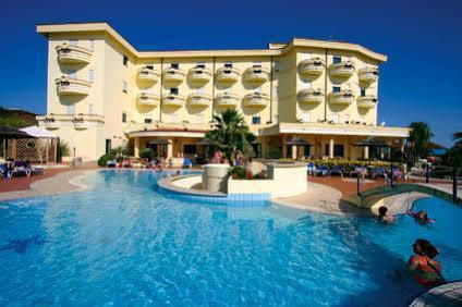 Sunshine Club Hotel & Beauty Capo Vaticano Bagian luar foto